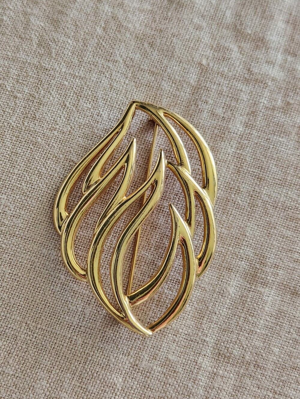 Vintage Monet Gold Leaf-Style Brooch Pin